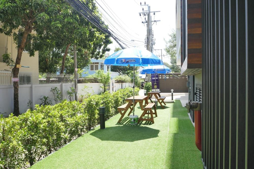 Q Space Residence Bangkok Esterno foto